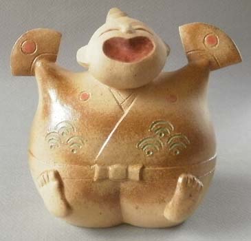 陶器の縁起物人形「ビック笑顔」