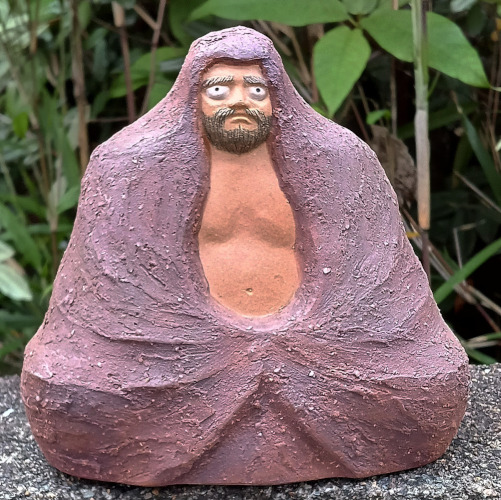 陶器の縁起物人形「達磨」