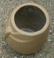 手元供養用・お地蔵様形の骨壷です。