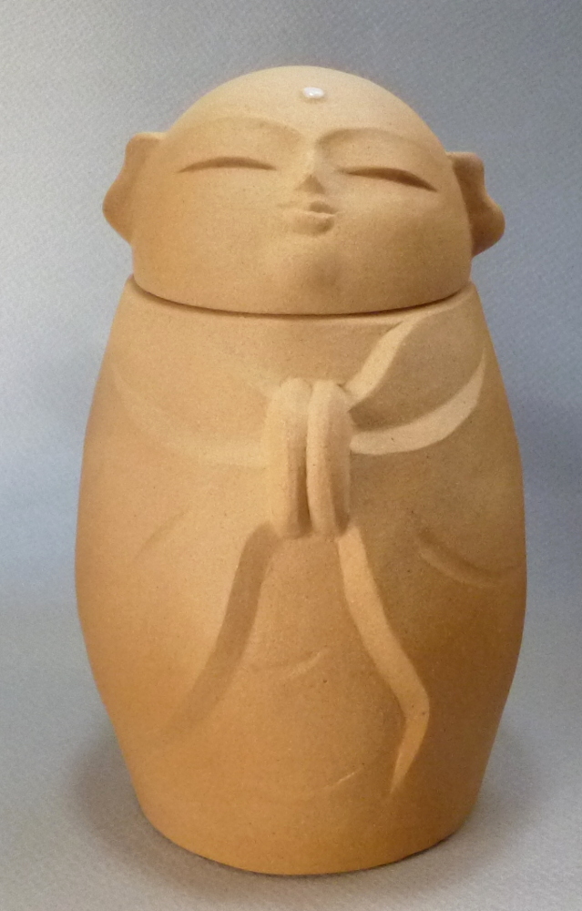 手元供養用・お地蔵様形の骨壷です。