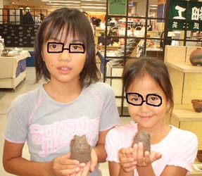 手びねりの陶人形作りを体験した人