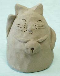 手びねりの陶人形・招き猫