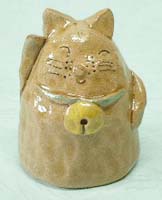 手びねりの陶人形・招き猫
