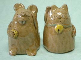 手びねりの陶人形・招き猫とねずみ