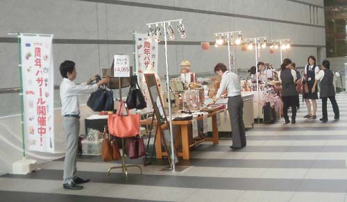 アクロス福岡　１階アトリウム　周年バザール