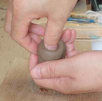 手びねり人形の胴体を作ります