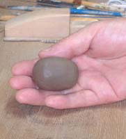 手びねり人形の顔を作ります