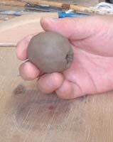 手びねり人形の顔を作ります