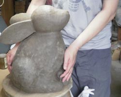 紐作りでウサギを制作