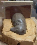 干支、猪（亥）人形の石膏型を作ります。