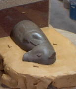 干支、猪（亥）人形の石膏型を作ります。