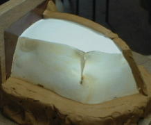 干支、猪（亥）人形の石膏型を作ります。