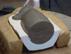 干支、猪（亥）人形の石膏型を作ります。