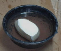 干支、猪（亥）人形の石膏型を作ります。