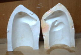 干支、猪（亥）人形の石膏型を作ります。