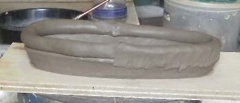 製作中の新作オブジェ・ゴジラの幼虫