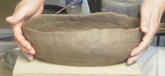 製作中の新作オブジェ・ゴジラの幼虫