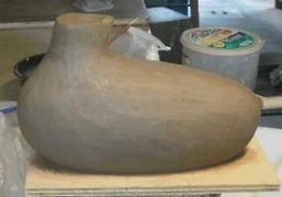 製作中の新作オブジェ・ゴジラの幼虫