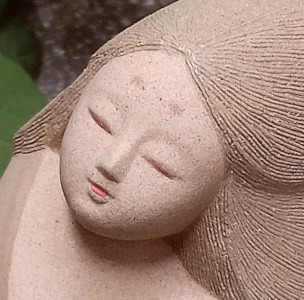 和の陶器の人形・風舞