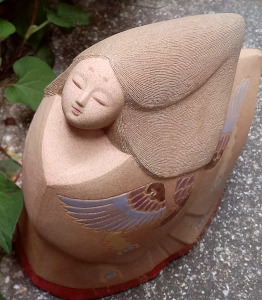和の陶器の人形・風舞