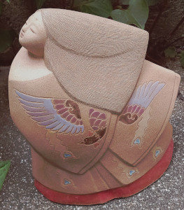 和の陶器の人形・風舞