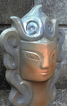 桜田ヒミコは日本初の女性総理大臣になる。