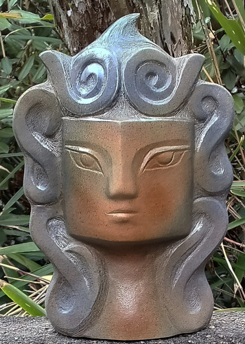 桜田ヒミコは日本初の女性総理大臣になる。