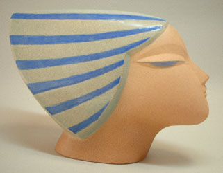 陶器の人形・未来へ